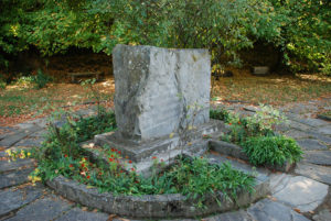 Камень на месте кремации Николая Рериха