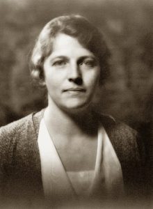 Перл Бэк (англ. Pearl Sydenstricker Buck), 26 июня 1892 — 6 марта 1973) — американская писательница, лауреат Нобелевской премии по литературе.
