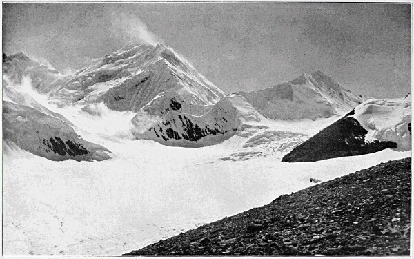 Джомолунгма, вид из лагеря на высоте 6200 метров над уровнем моря, 1921 год